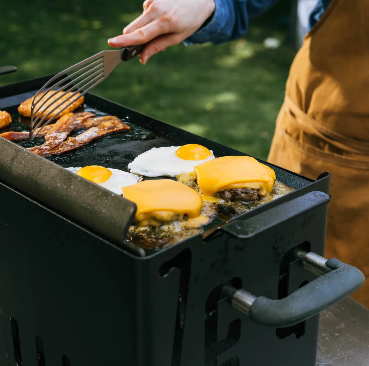 Griddle vs. Grill: Which Outdoor Cooking Surface Is Better?